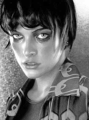 MILLA JOVOVICH www.yourmoviestars.com